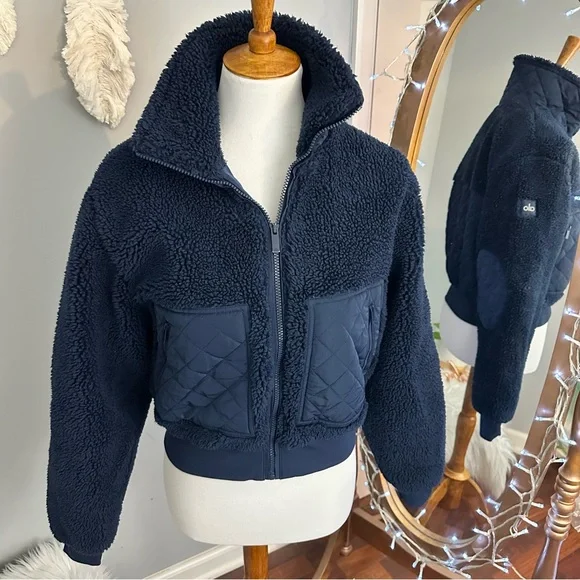 ✨Limited Edition✨ Alo Sherpa Edge Bomber in navy - Picture 4 of 14